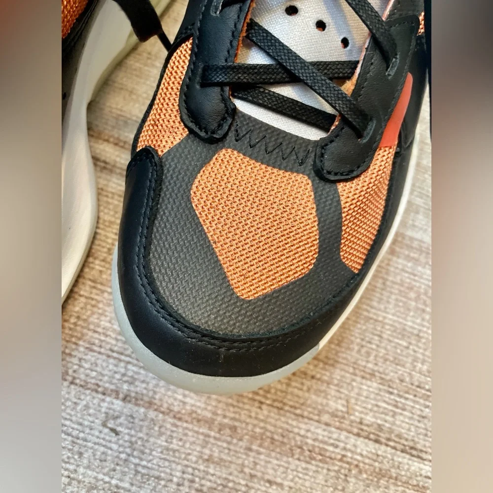 Air Jordan 200E Men’s 10 / Women’s 11 | Black & Curry Orange Sneakers | Like New